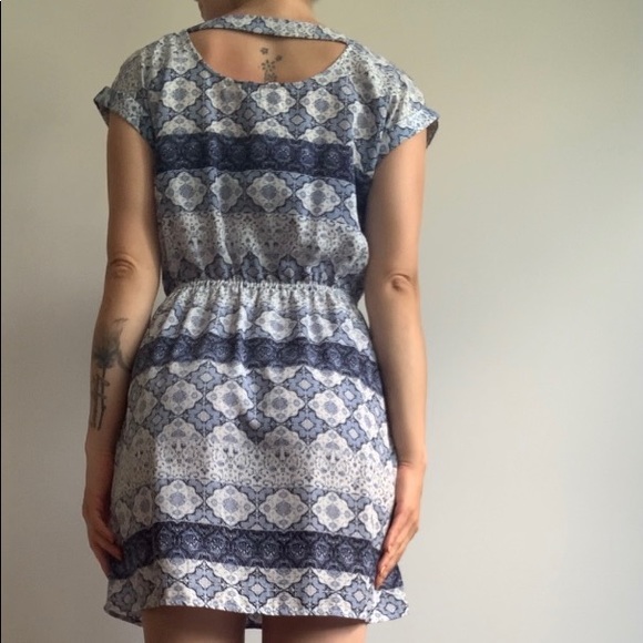 Short sleeve mini dress with pockets - Picture 3 of 5